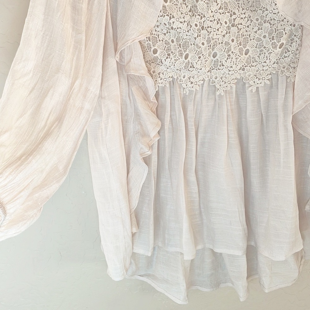 🌿Final Sale Listicle Lace Detailed Top - Picture 4 of 9